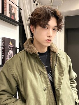 ペイジバイネオリーブ 吉祥寺店(Paige by Neolive) 冬服に相性抜群　　センターパート　メンズパーマ