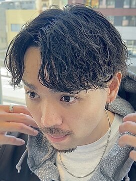 ウェイビーエフティフィフス 横浜西口(WAVEY ft.fifth) 波巻きパーマスパイラルパーマメンズマッシュセンターパート横浜