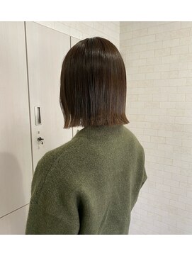 シェミール(CHEMIR) オリーブベージュ×切りっぱなしボブ【四日市】