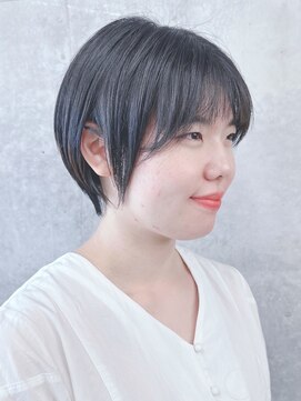 モリオ(morio) =耳かけショートボブ丸みショート前下がりショートボブ前髪あり