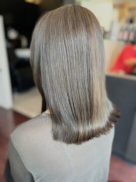 ローレン(LOREM) くびれヘア外ハネミディ×グレージュ8.2
