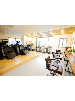 ヘアカラーの豊富な技術と知識を活かし、髪のお悩み解決いたします◇