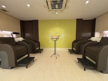 アトリエJD パリ 大通店(Atelier JD PARIS)の雰囲気（シャンプー４台、奥に半個室のヘッドスパルームを完備しています）