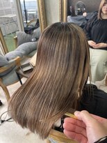 アンフィシュピトロワ(AnFye spi tlow)&nbsp;ブリーチ3回の方を高難易度ジュエリーシステム縮毛矯正で艶髪