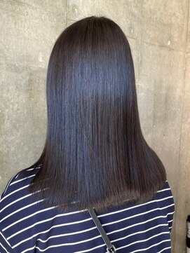セル(CELL) ナチュラルグレー　ミディアム　艶髪ロング　ストレートヘア