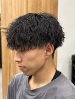 スパイラルパーマツイストパーマアップバング短髪メッシュ
