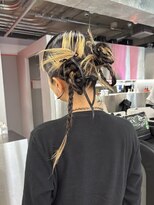 レコ 渋谷(LECO) 黒金2トーンのお呼ばれヘアセット