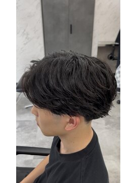 オム ブランシェ(HOMME BLANCHE’) 【SEIRA】フェザーパーマ×テーパーフェード