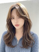 シュガーアンドソルト(SUGAR&SALT)&nbsp;「透け感ベージュ」で肌トーンUP。儚げな韓国風レイヤーロング