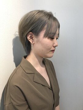 ヘアーリゾートラシックアールプラス(hair resort lachiq R+) 《R+》ダブルカラー/ミルクティーベージュ/ショート