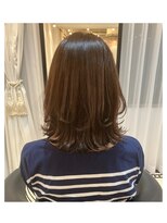 リリー(Rilie)&nbsp;ふんわりカールのミディアムStyle/白髪ぼかしカラー