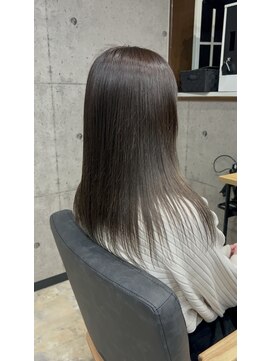 スティルバイト(STILL BITE) グレージュカラー