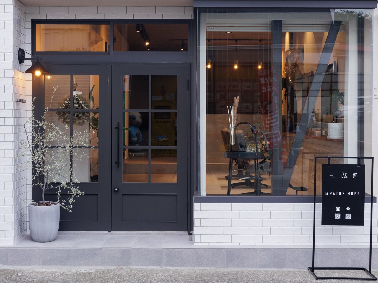 ドイツキューン工房　壁飾り　Apotheke 薬屋　Friseur 美容院 ドイツキューン工房の壁飾り - ペーパーナプキン デアクライネ