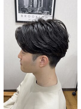 バルビエーレ(Barbiere) 毛流れパーマのセンターパート