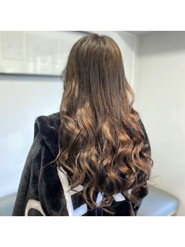 フツーロ 栄(FUTURO) プルエクステ