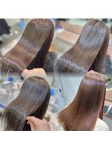 多数のメディアで紹介された『sins式 PREMIUM髪質改善』が当店で体験できる♪