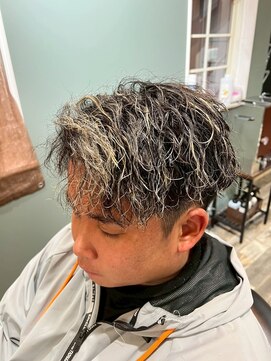 スタンドバーバー 柏(STAND BARBER) MEN’S HAIR/サーフカール/刈り上げセンターパート/<理容室>