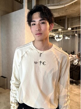 イトシテ センターパート×強め毛流れパーマ　【鎌田　隆雅】