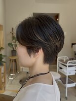 イロ(iro)&nbsp;ハイライトが可愛いハンサムショート