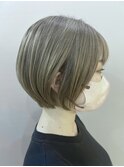 グレージュ×ショートボブ