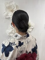 ブルームス アンジュ(Blooms Unge) タイトシニヨン