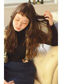 外国人風の束感メッシュの入ったロングヘア【coii】