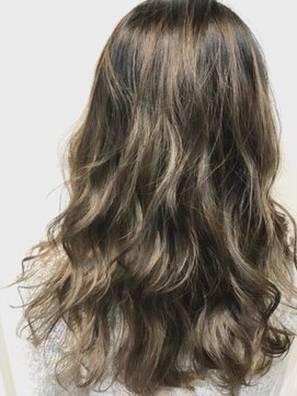 ラヴィ美容室(Ravie) ハイライトこなれスタイル