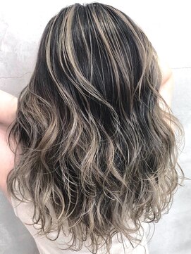 キラ 渋谷(KILLA) バレイヤージュ×シルバー×3Dカラーハイライト【KILLA】