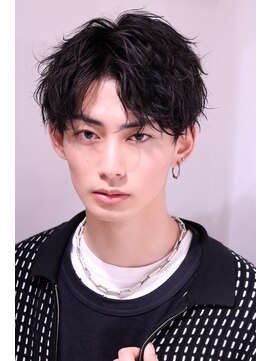 ネイビー(NAVY) センターパート ツイストスパイラル 波打ちパーマ 社会人 30代