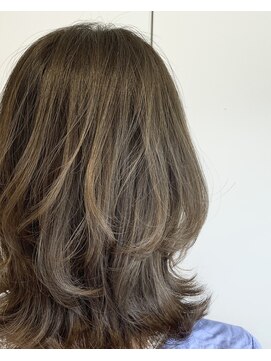 クールブ(Courbe) オリーブブラウンカラー