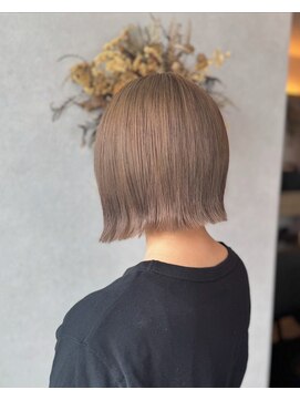 カロ(Caro) ベージュ×ボブ