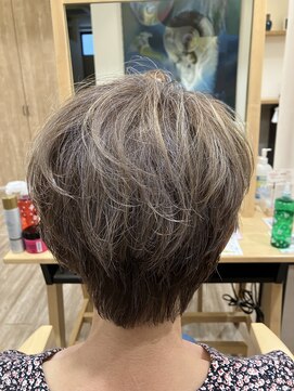 ビューティーパーク ヒロミ(Beauty Park 163) ショートの白髪ぼかしカラー