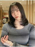 内巻きレイヤースタイル／ミディアムレイヤー