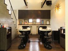 ボンズ ヘアーデザイン(Bond's Hair Design)の雰囲気（フルフラットのシャンプー台でごゆっくりお寛ぎください）