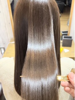 ルーム 大和店(ROOM)の写真/《メテオストレート》ハイダメージ、エイジング毛も艶が溢れ出す◎痛みを最小限に抑えた縮毛矯正♪