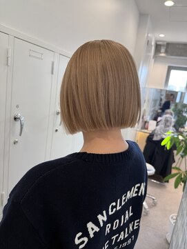 サンク 原宿 表参道(cinq) 切りっぱなしボブミルクティーベージュケアブリーチワイドバング