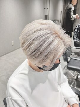 テクト バイアッシュ 吉祥寺店(Tect by Ash) センターパートホワイトブリーチホワイトシルバーカラー