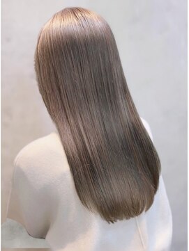 オルバイマグ(oru by mag) 似合わせ小顔カットブリーチカラーミルクティーベージュロング