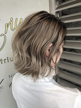 ナンバー(number+) ホワイトベージュ