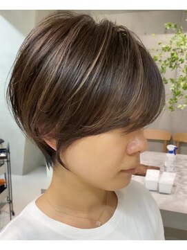 ミィ 表参道(mee.) 【mee.】束間マッシュショート グレージュ ハイライト