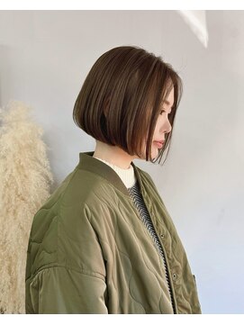 ジョナサン リヴィングストン(JONATHAN LIVINGSTON) 前下がりボブ/ワンカールボブ/ミニボブ/オリーブベージュカラー