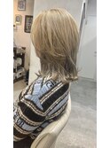 外国人風ブロンド×レイヤーミディ