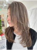 ハイライトカラーミルクティーベージュレイヤーカット