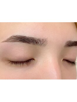 眉毛を整えるだけで印象は変わる！プロの手によるシェービングでお顔もスッキリ！清潔感もUPでスッキリ！