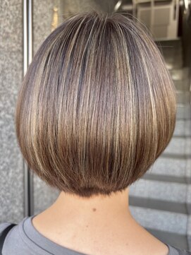 オーガニックトリコ 所沢(organic+tricot) 30代40代◎冬カラー◎ホワイトベージュハイライト×ショートボブ