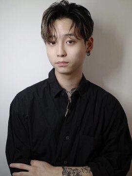 エクシア 西梅田店(EXCIA) センタ―パート/ツーブロック/ハイライト