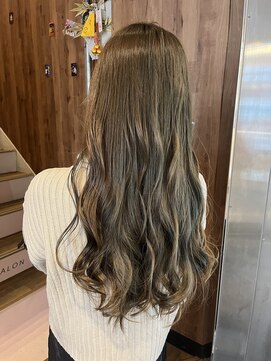 アヴァンス 天王寺店(AVANCE.) カーキベージュ×透明感