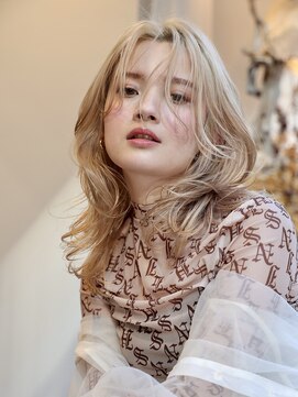 エムスラッシュ ストリートマーケット スマートサロン センター北(M.SLASH) かきあげ前髪/うざバング/ブロンド/センターパート/センター北