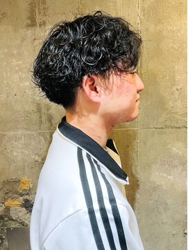 ソレイユ バイ アルフレッド(SOLEIL by alfRed) 《メンズ》波巻きスパイラルパーマ センターパート ツーブロック