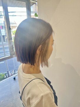 パラゴ(PARAGO.) 切りっぱなしボブ×インナーカラー